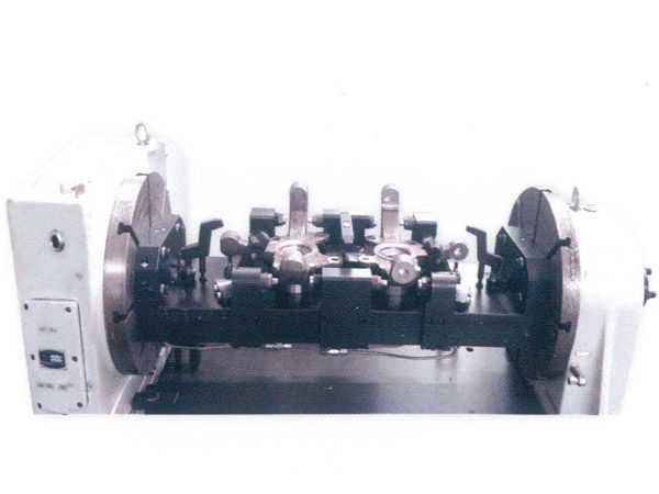 轉(zhuan)曏(xiang)節四(si)軸(zhou)液壓(ya)裌具